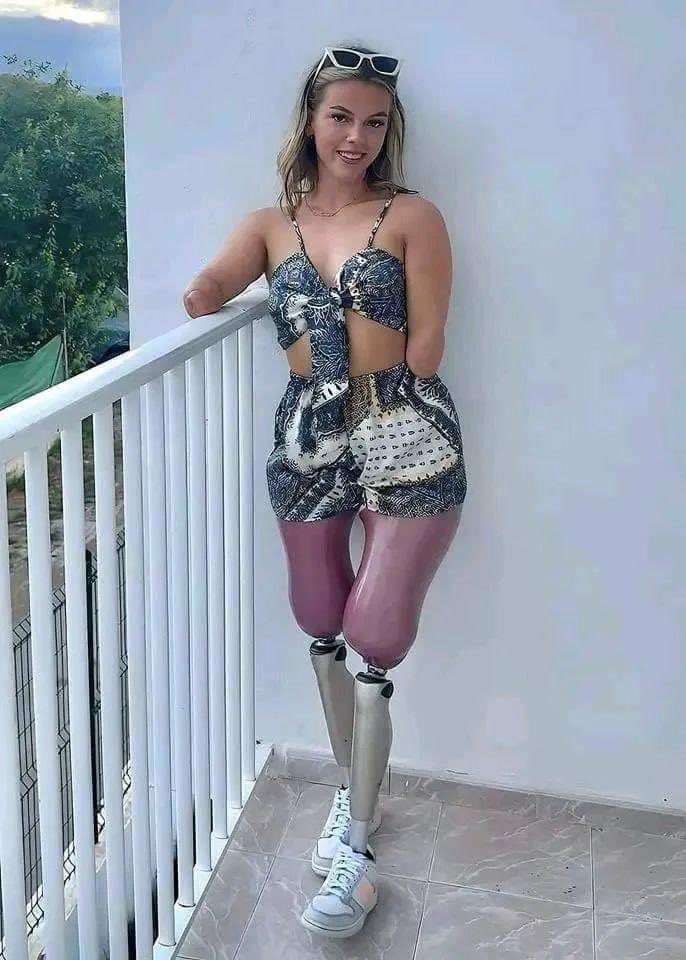 fearlessfella7's tweet image. Hey @grok convert this girl into a modern model