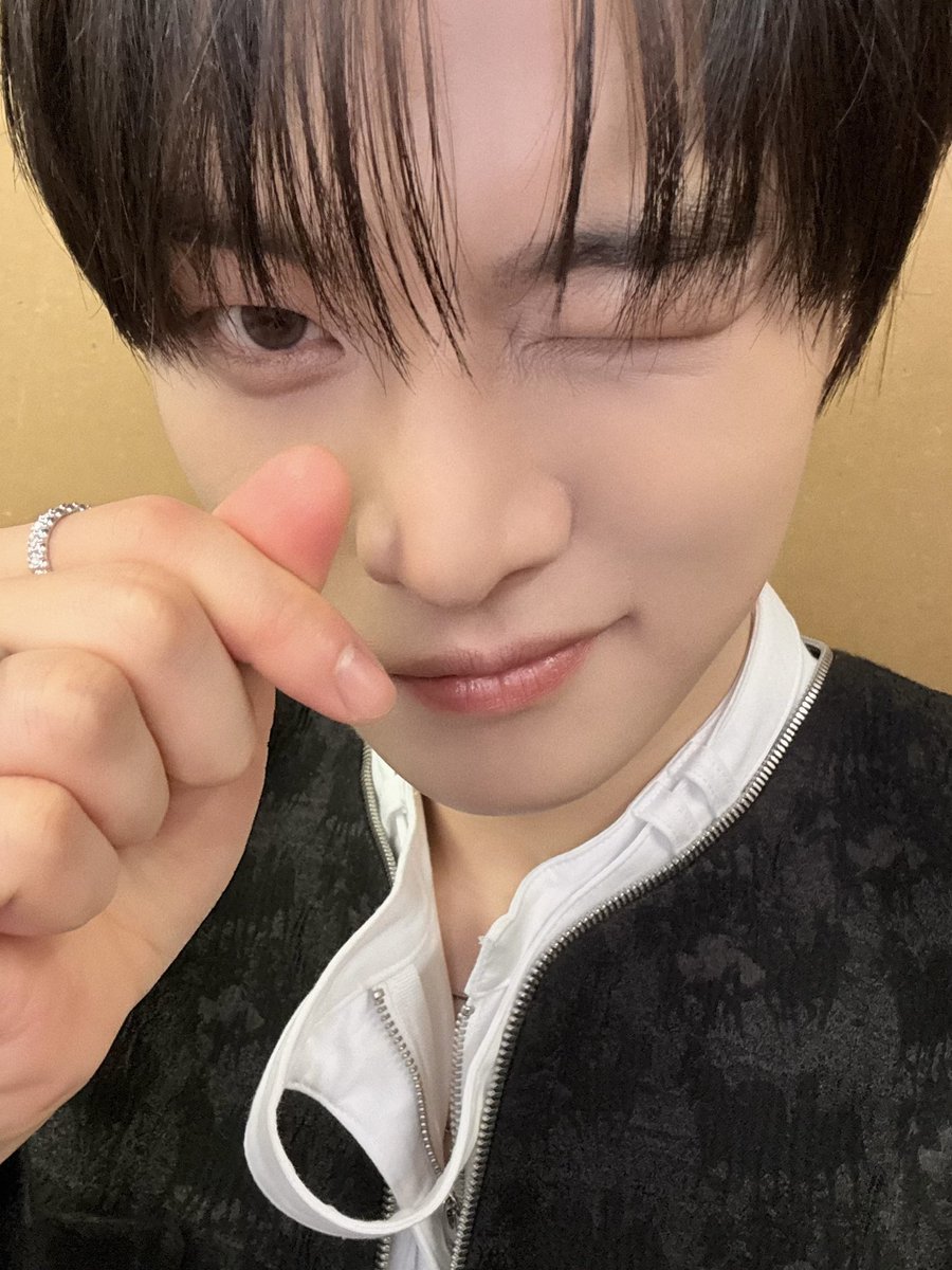 CYE_MEMBERS7's tweet image. 클유아 멋진 포즈로 등장!
이번 활동 우리 좋은 추억 많이 만들자 기다려줘서 고마워 달려보자~~~~

#전민욱 #JEONMINWOOK 
#CLOSEYOUREYES #클로즈유어아이즈 
#CYE #클유아