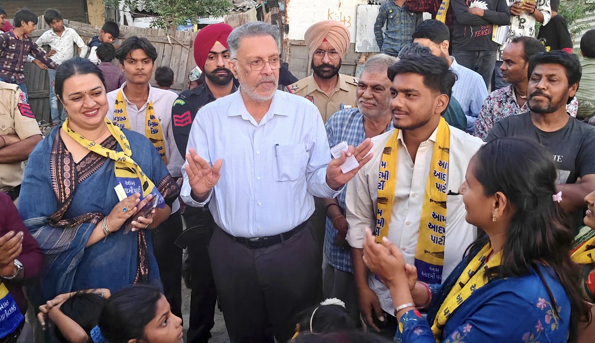 AAPbalbir's tweet image. ਅੱਜ ਗਾਂਧੀਧਾਮ ਦੇ ਵਾਰਡ ਨੰਬਰ 12 ਵਿੱਚ ਚੋਣ ਪ੍ਰਚਾਰ ਦੌਰਾਨ ਲੋਕਾਂ ਨਾਲ ਮੁਲਾਕਾਤ ਕਰਕੇ ਆਪਣੇ ਵਿਚਾਰ ਸਾਂਝੇ ਕੀਤੇ।ਇਸ ਮੌਕੇ ਪੰਜਾਬ ਅਤੇ ਦਿੱਲੀ ਵਿਚ ਆਮ ਆਦਮੀ ਪਾਰਟੀ ਦੁਆਰਾ ਕੀਤੇ ਵਿਕਾਸ ਮਾਡਲ ਬਾਰੇ ਵੀ ਜਾਣਕਾਰੀ ਦਿੱਤੀ। ਲੋਕਾਂ ਦਾ ਪਿਆਰ ਦੱਸ ਰਿਹਾ ਹੈ—ਇਸ ਵਾਰ ਬਦਲਾਅ ਪੱਕਾ ਹੈ।

#AAPGujarat #AamAadmiParty #ElectionCampaign
