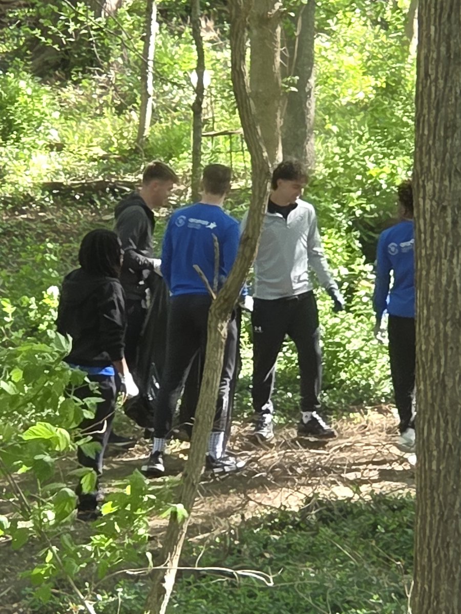 TMU_MSOC's tweet photo. Men's soccer working with Kenton County Conservation distuct to help revitalize local wood revitalization at Howell Woods Elementray school. @ThomasMoreKY https://t.co/ANOA6JrNBt