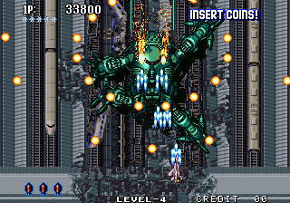 JavierZeppeli's tweet photo. 16. Aero Fighters 2
6.5/10
Típico shoot 'em up de la época de los arcades en el que tenías que ser millonario para acabarlo.
Está bastante divertido, es una experiencia rápida, frenética y directa al grano. Puedes pasártelo en una hora o menos si eres ducho o si tienes suerte, ya que hay momentos de auténtico bullet hell dónde hagas lo que hagas acabarás muriendo.
Gráficamente es precioso, tiene una buena BSO, muy rejugable ya que hay varios personajes que elegir cada uno con su historia y comentarios únicos sobre lo que está pasando (hasta un delfín), sin embargo todo esto se ve nublado por una dificultad endiablada e injusta.
Sobre todo ese nivel final que es una oda al mal gusto y a joder por joder.