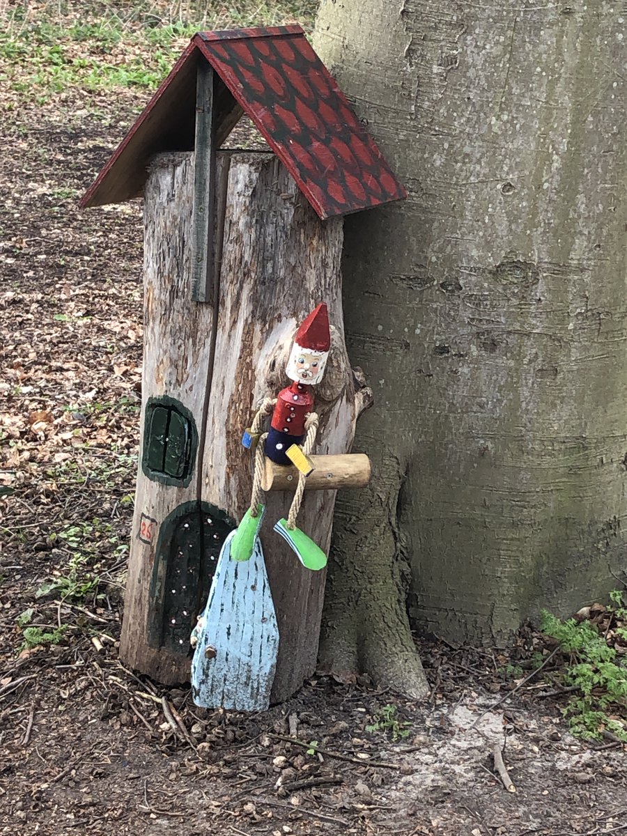 VillaOckenburgh's tweet photo. Meivakantie. Lekker met je (klein)kinderen het #kabouterpad op Landgoed #Ockenburgh verkennen of wandelen in het prachtige #Hyacintenbos. https://t.co/X99ZUz6F9s https://t.co/p2bXUUQpWs