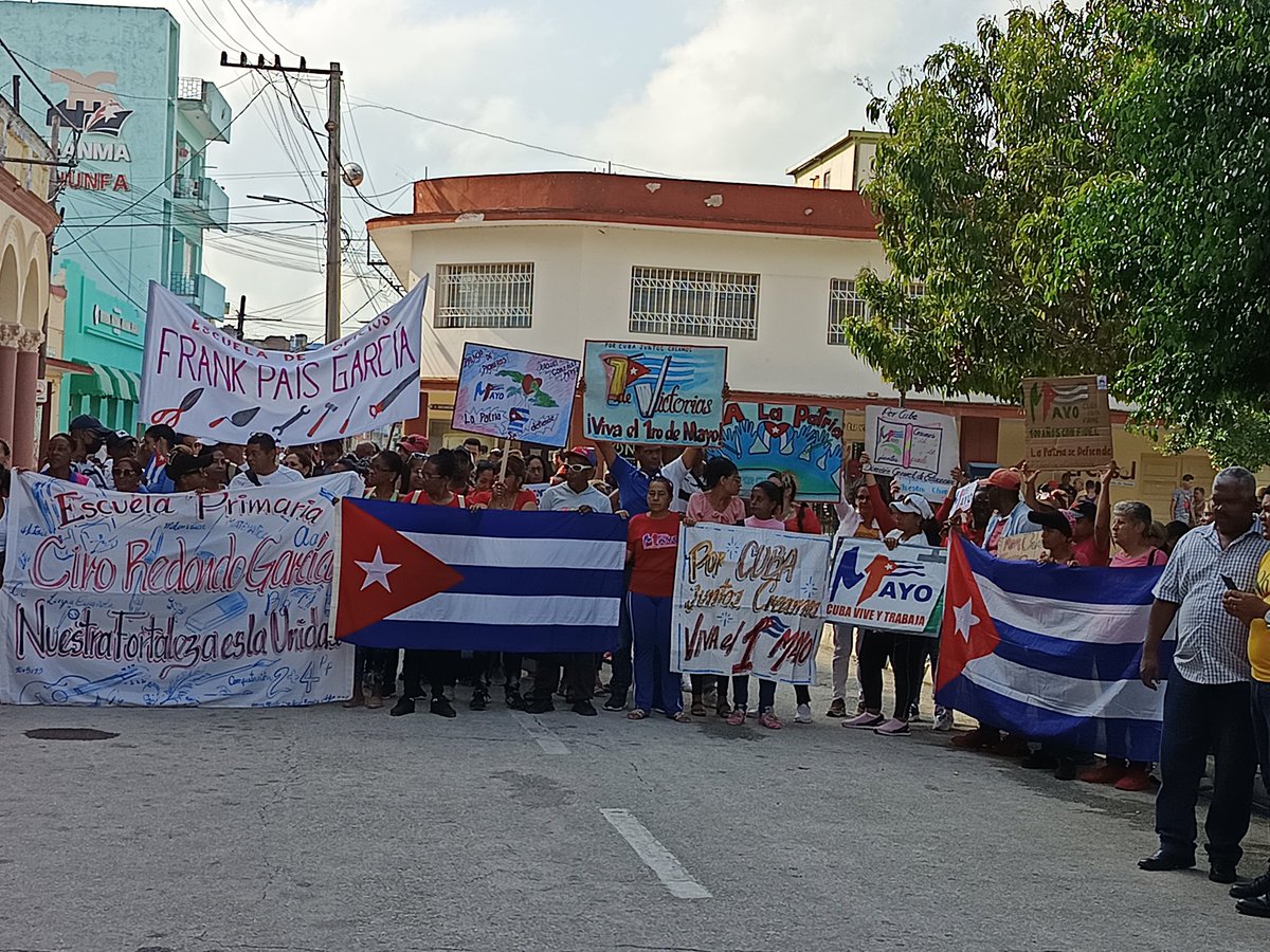ComasYsmar76792's tweet photo. Obtiene el Sindicato de la Cultura en Bayamo, tercer lugar en el Festival de Carteles realizado en la mañana de hoy frente a la Casa de Cultura 20 de Octubre en saludo al 1er de Mayo.
#ACubaSeDefiende
#VivaEl1erDeMayo
#MuseoDeCera https://t.co/L1KKcmScHo