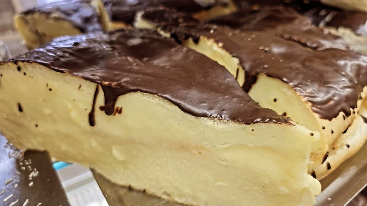elpuentepan's tweet photo. 🥰 🏃🏻‍♂️💭 Que nada nos pare con nuestros sueños!!!

🏡🧁🥞 Uno de los de la gente que trabajamos aquí es que los productos elaborados artesana y diariamente lleguen a tu mesa cada día y nos consideres hogar, familia y un sitio dónde refugiarte para seguir cumpliendo los tuyos. https://t.co/rNTdf3XdSH
