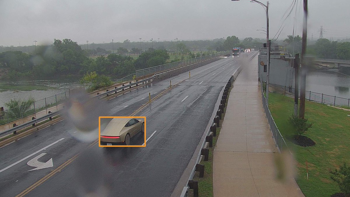 CybercabSpotter's tweet image. PLEASANT VALLEY RD · maps.google.com/?q=30.251514,-…

#cybercab #tesla #robotaxi