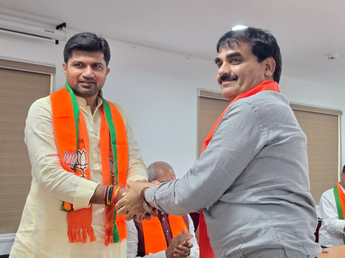 આજરોજ ભરૂચ જિલ્લા ખાતે આગામી સ્થાનિક સ્વરાજની ચૂંટણી અંતર્ગત ધારાસભ્યશ્રી, જિલ્લાના હોદેદારો, જિલ્લા પંચાયત સીટ ના ચૂંટણી ઈન્ચાર્જશ્રી સાથે બેઠક યોજી, ચૂંટણી દરમિયાન કરવાની કામગીરી અંગે માર્ગદર્શન આપ્યું.