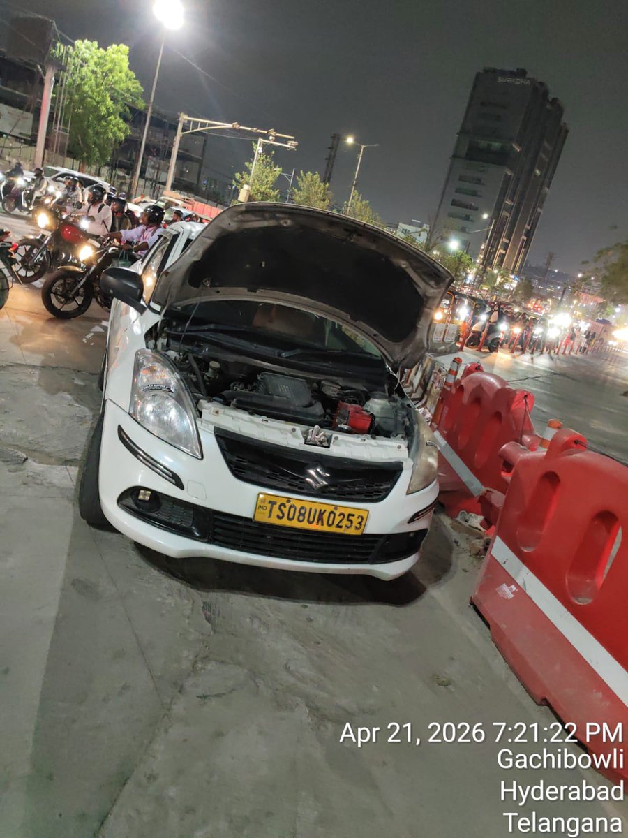 CYBTRAFFIC's tweet photo. Traffic Alert:
Vehicle breakdown reported at IIIT towards Lingampally. Traffic movement may be affected. Commuters are advised to proceed with caution and expect delays.
#TrafficAlert #IIIT #Lingampally #HyderabadTraffic #BreakdownAlert #DriveSafe https://t.co/2UAudpgIzA
