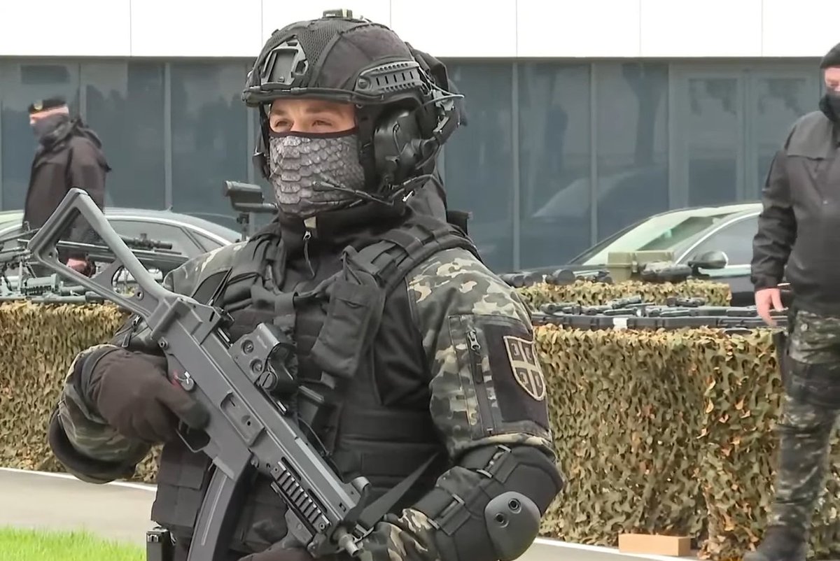 Lukai1861's tweet image. #Serbia | Image of "Kobre Day", 14 April:

Member of the Serbian 🇷🇸 Special Purpose MP Detachment "Kobre" during the visit of senior Serbian military officials to the Kobre Headquarters. The operator had an UMP-45.

#Serbia #Belgrade #Kobre #Srbija #Beograd #Vojska #Police