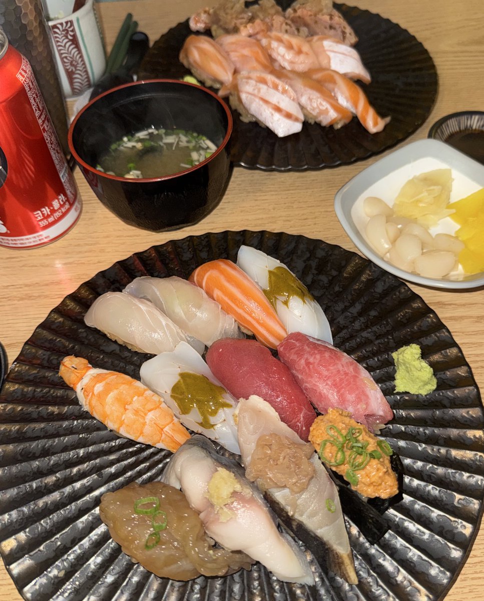 방긋이 tweet media