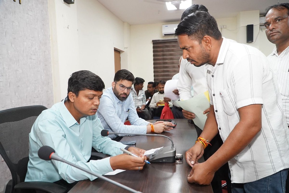 PROJS_Ujjain's tweet image. ✅ परंपरागत रास्ता अवरुद्ध — तहसीलदार नागदा को निर्देश

#Ujjain #JanSunwai #Collector #MPGovt #PublicGrievance