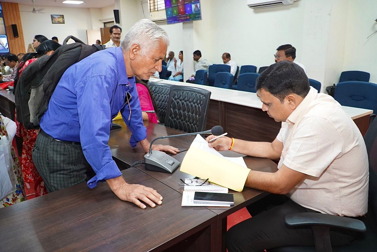 PROJS_Ujjain's tweet image. ✅ परंपरागत रास्ता अवरुद्ध — तहसीलदार नागदा को निर्देश

#Ujjain #JanSunwai #Collector #MPGovt #PublicGrievance