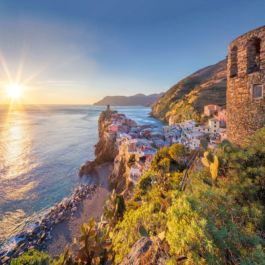 TravelDolce's tweet photo. This coastline.
#CinqueTerre #SunsetPath #Italy https://t.co/TgJd33mrXZ