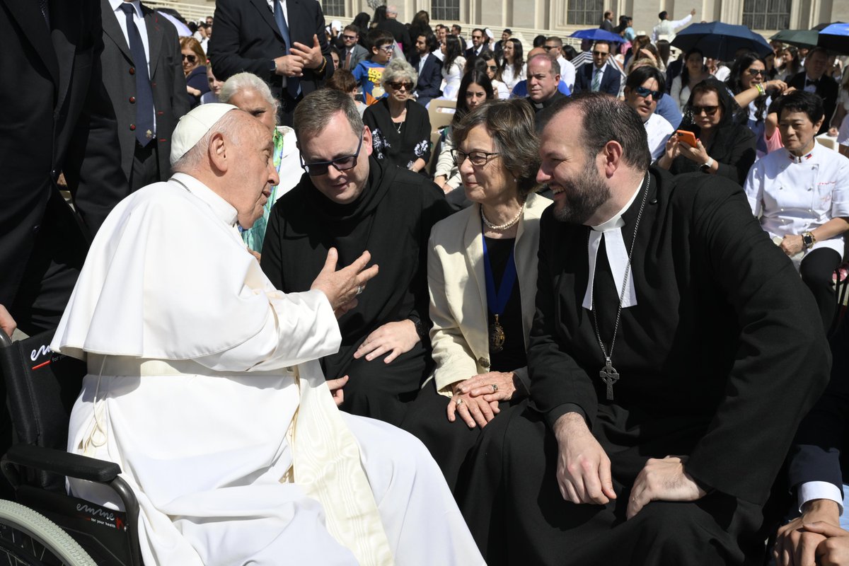MethodistEOR's tweet photo. One year ago #PopeFrancis died at the age of 88 after serving as Bishop of Rome for nearly 13 years. We remember him today and give thanks to God for Pope Francis' life, ecumenical witness, and hospitality and friendship with #Methodists. 📷 Vatican Media https://t.co/AfBXNaYFJw