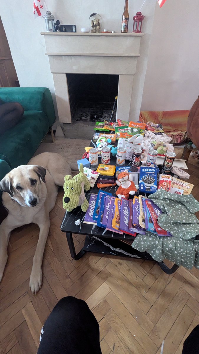 When <a href="/Deep_Night79/">Nadine 🧙‍♀️🧹</a> sends you another parcel for Easter!

This is very huge! So many things!!

Crypto communities like Kendu can make you meet amazing people ❤️

I have now some <a href="/KenduEnergy/">Kendu Energy</a> cans from US, the mango taste and the cherry one that I didn't have!

This is clearly