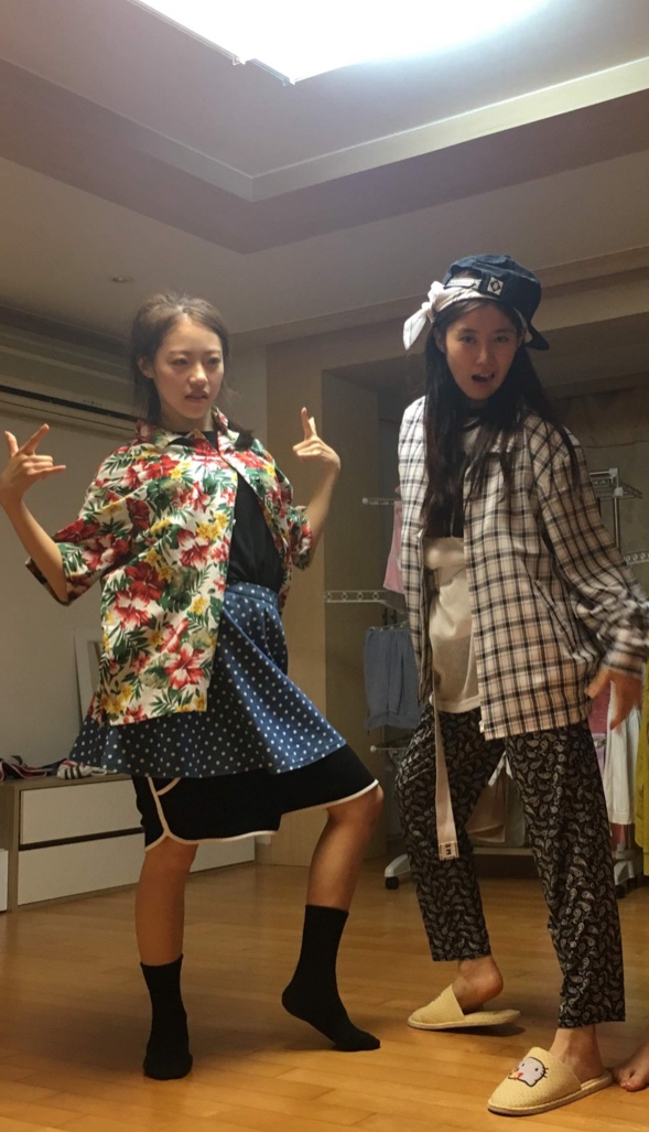 latencyupdates's tweet image. [🫧] #HAEUN Bubble picture with #JEEWON from 10 years ago

#LATENCY #레이턴시