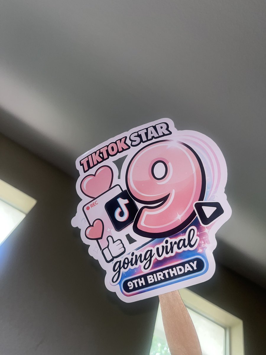 loyallluxe's tweet image. Custom TikTok Party Fans! #tiktokparty #customparty #partyfavors
