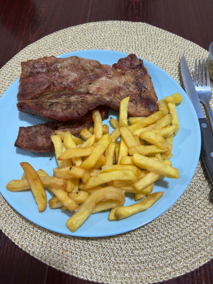 kolacicbg's tweet image. Da li i vi volite meso? #meat #lunchtime #lunch #homemade #Frenchfries