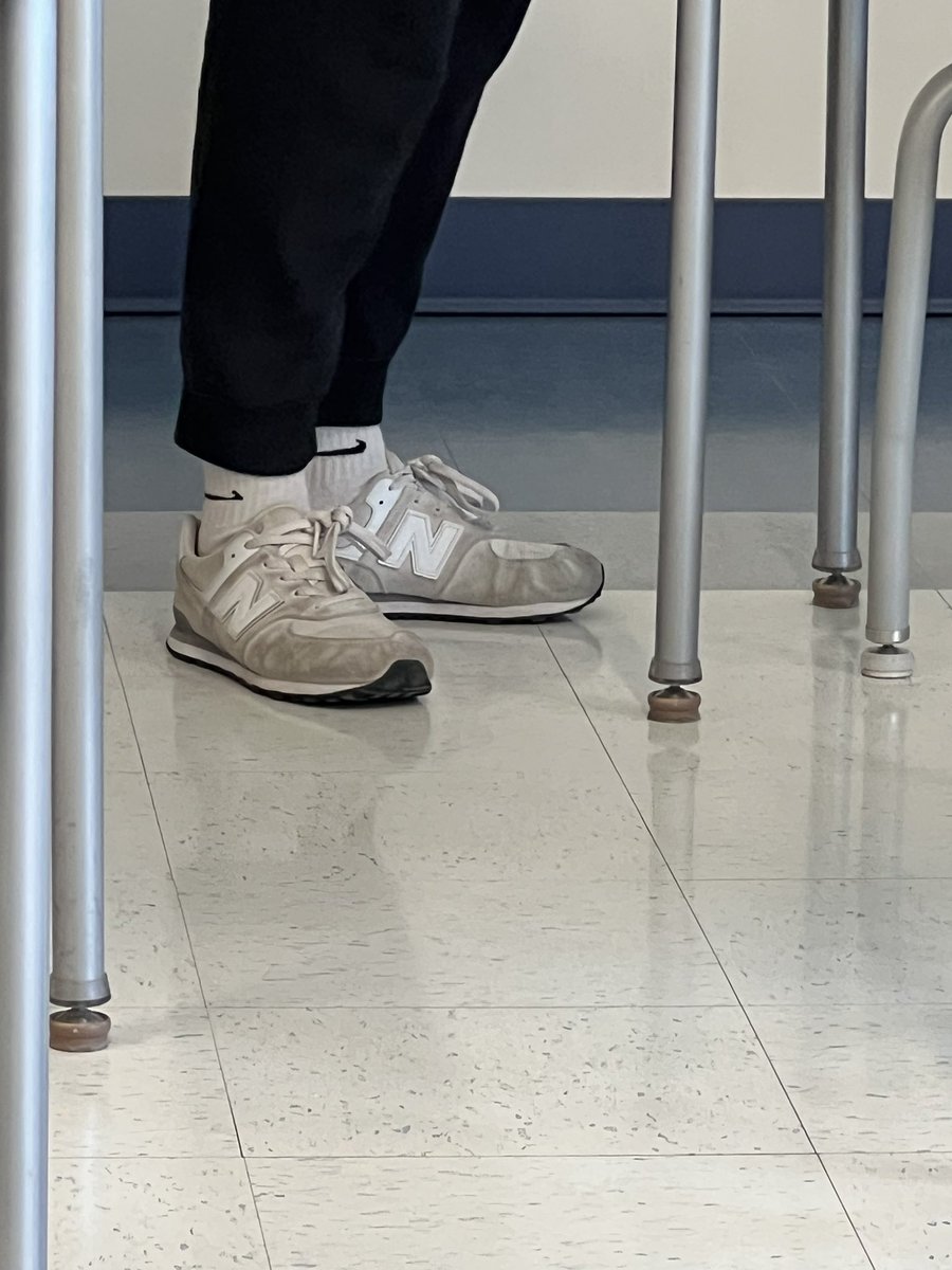 HornyBoi2009's tweet image. Oc  #candid #newbalance #nike #socks #nikesocks