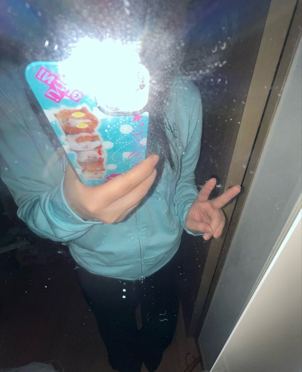 너무 아까워서 시험 끝나고 끼워야되……….
실물파 폰케 실존&amp;!@