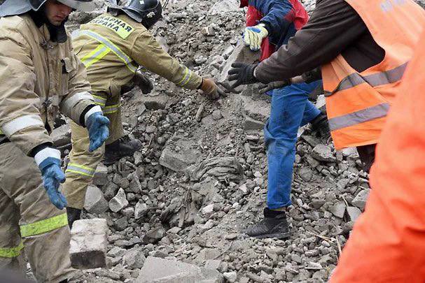 Туапсе: поиски тела девочки продолжаются почти неделю

В Туапсе продолжаются поиски тела 14-летней девочки, находившейся в доме во время атаки БПЛА в ночь на 16 апреля.