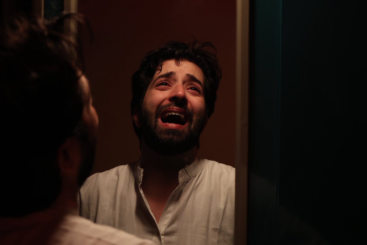 ShreasPardiwala's tweet image. To show pain you don’t imitate it you invite it You reopen doors you spent years trying to close. You stop acting,
You become the wound. And when the director says “cut,” the hardest part isn’t stopping the scene, it’s finding your way back to yourself  #ActorLife #MethodActing