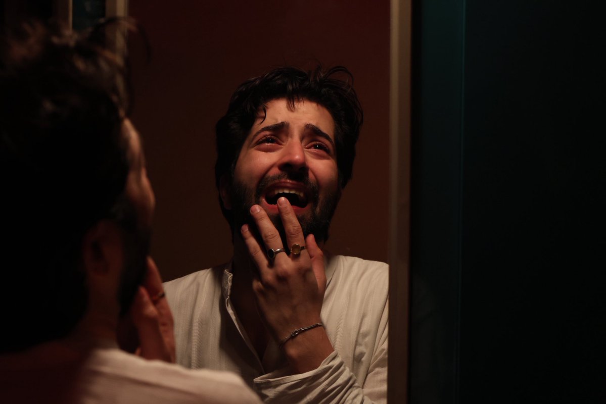 ShreasPardiwala's tweet image. To show pain you don’t imitate it you invite it You reopen doors you spent years trying to close. You stop acting,
You become the wound. And when the director says “cut,” the hardest part isn’t stopping the scene, it’s finding your way back to yourself  #ActorLife #MethodActing