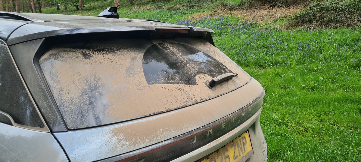 MttRbnsn's tweet image. First, a spot of light off-roading around the West Wycombe Estate in the #Jaecoo8 #PHEV.

Impressive levels of clag on it.