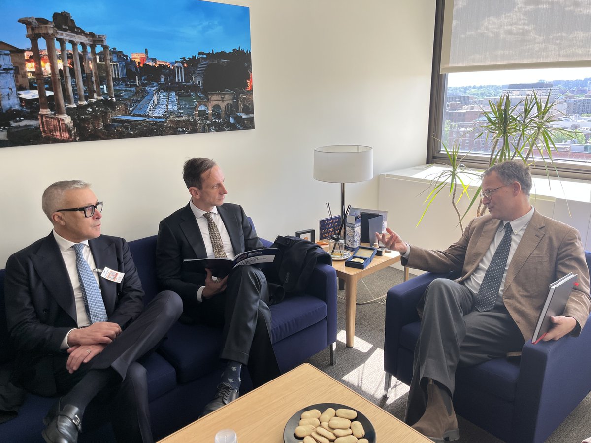 regioneFVGit's tweet photo. Il Friuli Venezia Giulia al centro delle rotte globali.
@M_Fedriga  ribadisce a #Washington il ruolo strategico di Trieste e del suo porto nel corridoio #IMEC: un hub chiave tra Far East, Europa centrale e Mediterraneo.
👉https://t.co/rZ7Bzbqd3L https://t.co/Ta0OGr62vs