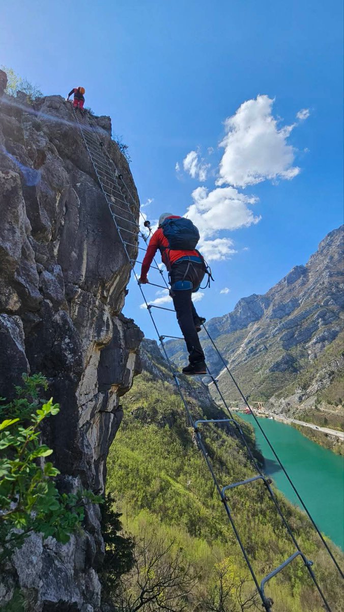 _Bosniaks's tweet image. 👉 Via Ferrata "Prenjska Vrata" is a relatively new, secured climbing route (via ferrata) on the steep cliffs of #Mount Prenj near Jablanica, #Bosnia and Herzegovina. It sits dramatically above the emerald-green Grabovica #Lake.

📷viaferrata.prenjskavrata