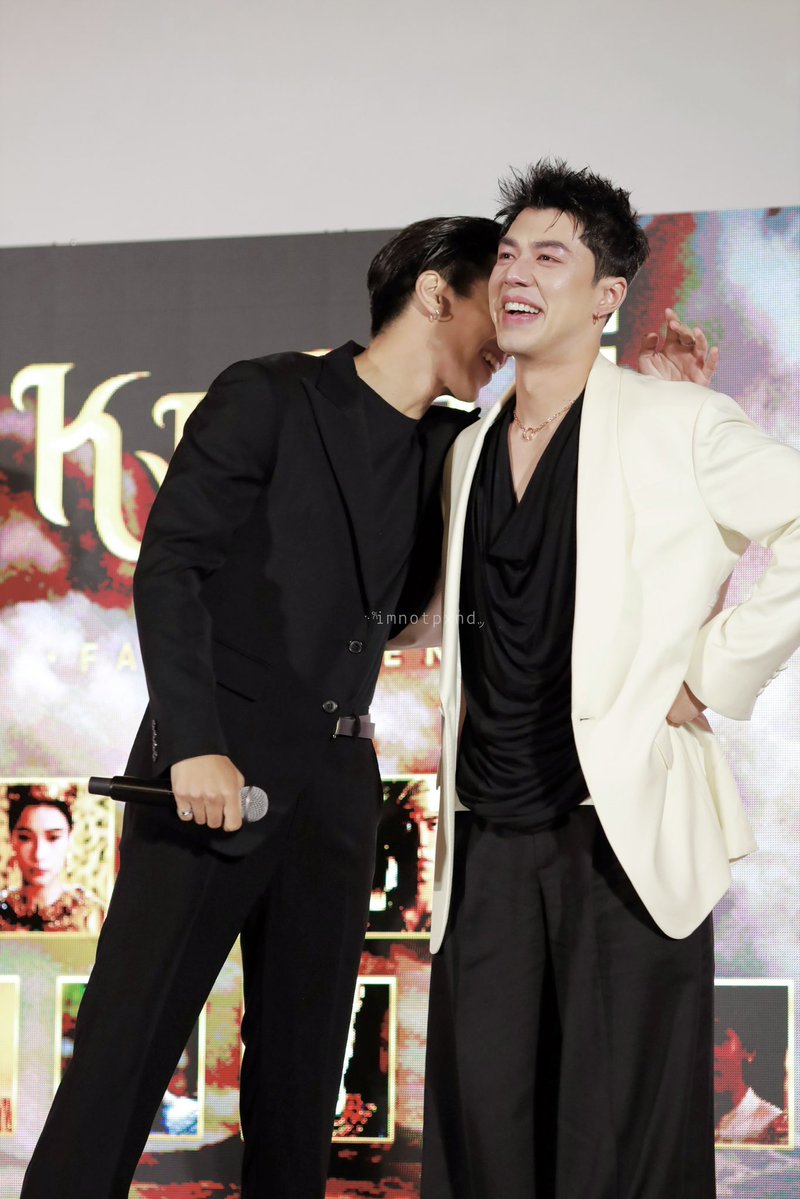 ป๊อน ツ tweet media