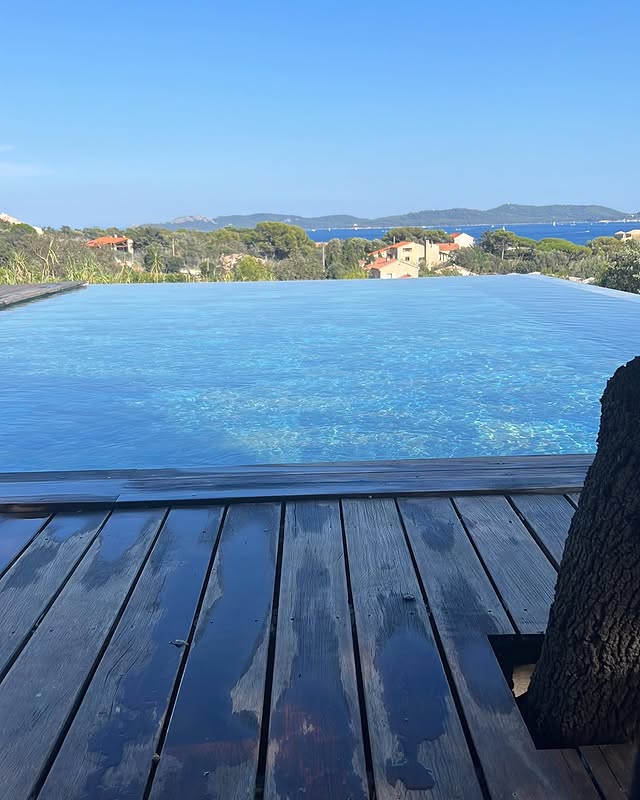 Kateryna1252's tweet image. Who understands this sense of bliss, completely surrounded by the sea? #MediterraneanLife #InfinityPool