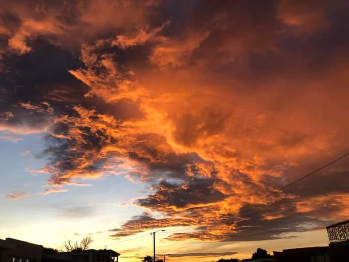 SilviaChaves5's tweet image. De la paleta del Creador. Atardecer en #PuertoRico. Gracias amiga por la foto