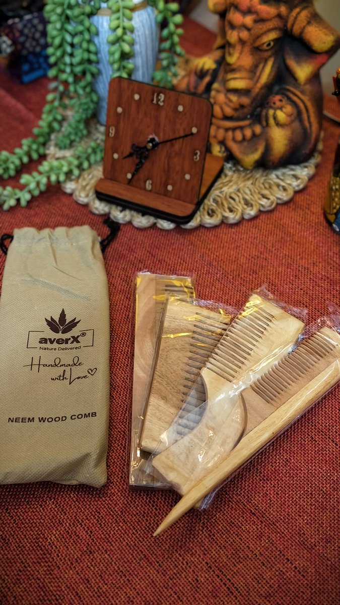 soumisantra8410's tweet image. Too good product #online shopping 
Jute table cover,wooden comb set and clock❤️