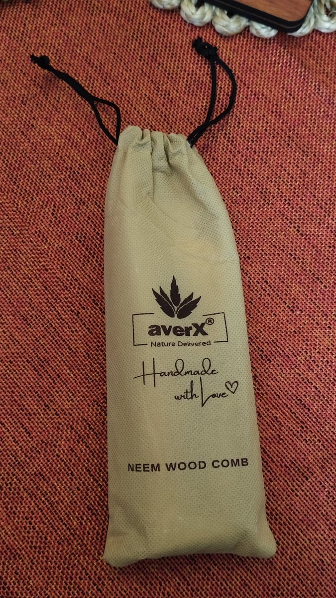 soumisantra8410's tweet image. Too good product #online shopping 
Jute table cover,wooden comb set and clock❤️