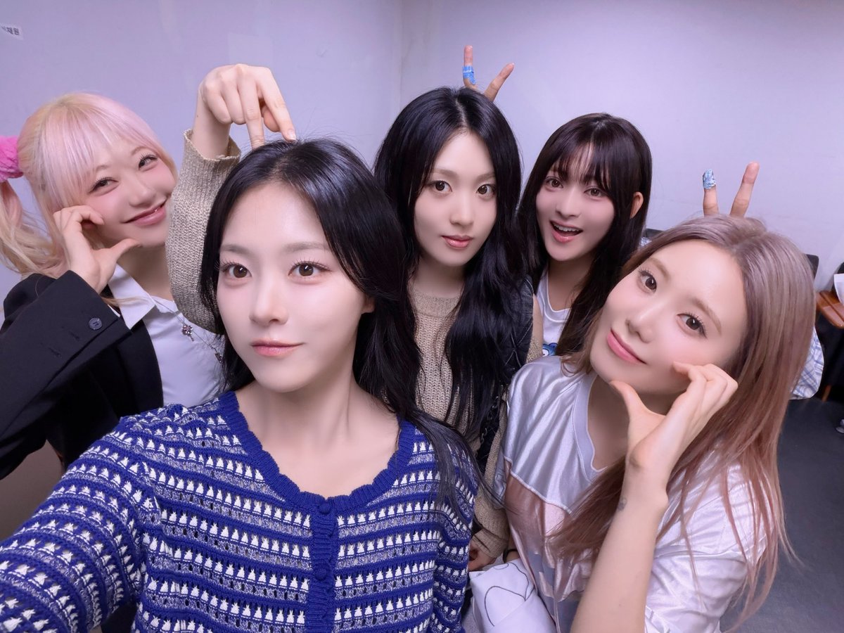 latencyupdates's tweet image. Not a pretty woman, but 5 pretty women! 😍

#LATENCY #레이턴시