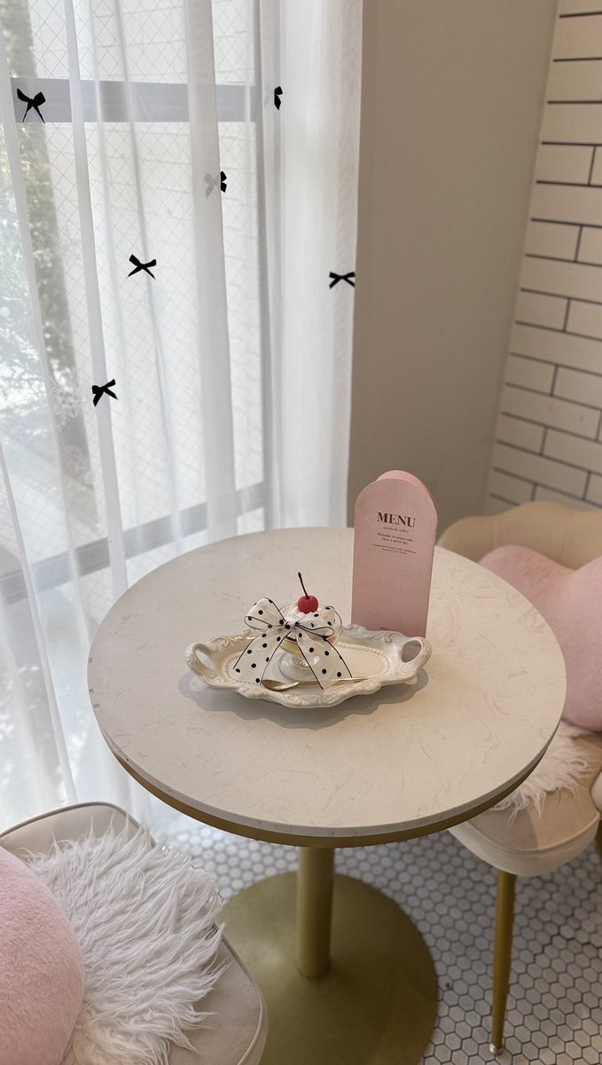 CafePimiri's tweet photo. ＼新作プリン🍮／

ドット×リボン🎀
レトロ×今っぽさ🍒

ドットリボンプリンパフェ
“ジャスト¥1000”

4/23〜スタート🫧
推し活にもおすすめです📷

#立川カフェ #映えカフェ #プリン https://t.co/0GQHVCvamw