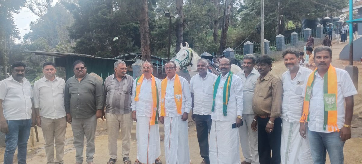 SelvakumarGks's tweet photo. இன்று உதகமண்டலம் தொகுதி முழுவதும் தேசிய ஜனநாயகக் கூட்டணியின் அனைத்து தோழமை கட்சிகளுடன் இணைந்து, வெற்றி வேட்பாளர் திரு. போஜராஜன் அவர்களின் வெற்றிக்காக இறுதிக்கட்ட தீவிர பிரச்சாரத்தை முன்னெடுத்தோம்.

ஒரே இலக்கு - வளர்ச்சி! ஒரே சின்னம் - தாமரை! 
#Ooty #BJP #Bhojarajan #NDA https://t.co/r0pYPqDPly