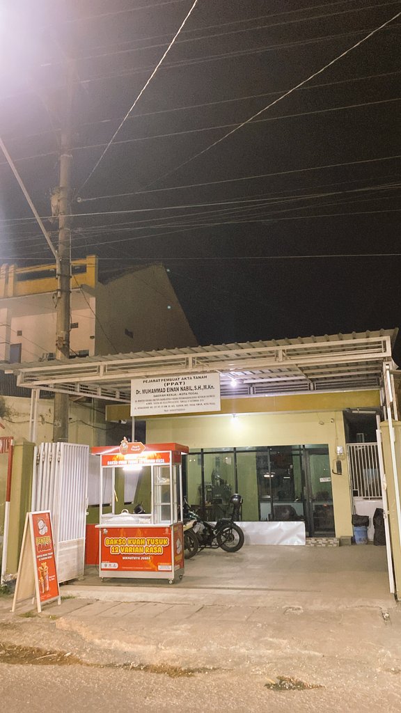 bayucell950's tweet photo. Bakso kuah tusuk lapak depan kantor ppat muhamad einan nabil,jl Werkudoro,Slerok,Tegal Timur, kota tegal
Buka Setiap hari, tempat nyaman dan harga terjangkau, rasa mantap gaes..
#baksokuah
#baksokuahtusuk
#bakso 
#kotategal
#Slawi https://t.co/p1EkUmWBE3