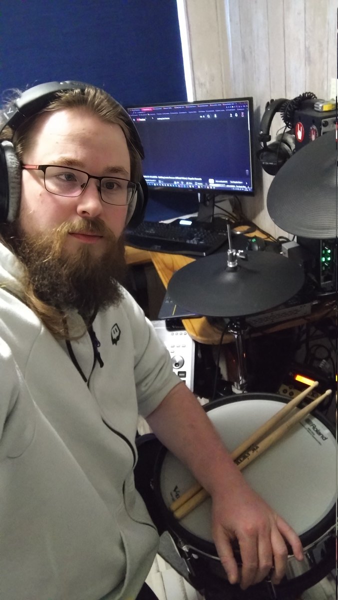 krisvlas's tweet image. Ik ben live op Twitch! all's je zin hebt Kom dan gezellig eens een kijkje nemen! Op: Twitch.tv/krisunshaven 👈🏻  en volg voor meer 

#twitch #twitchstream #twitchNL #KrisUnshaven #twitchgamer #twitchdrummer #twitchdrummers