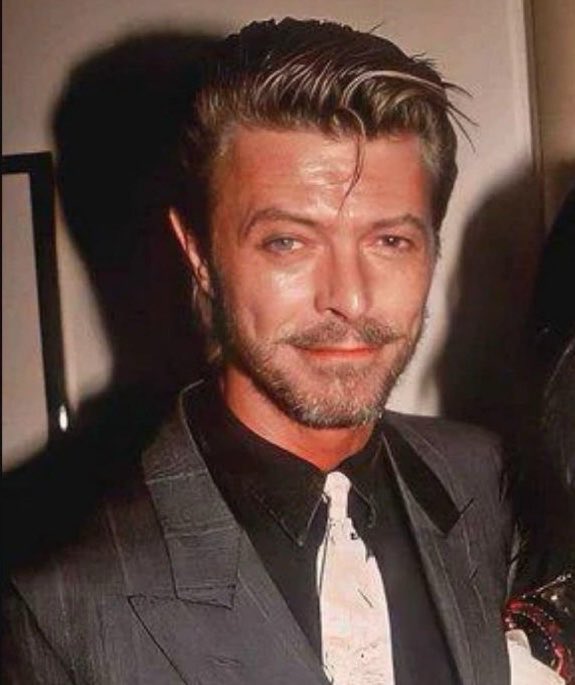 BowieLT's tweet image. tell me this pic of david bowie isn’t louis tomlinson. specifically the right side of his face #Whatever #FatherandSon