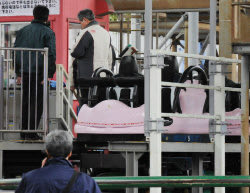 遊園地「東京ドームシティアトラクションズ」 
遊具の点検中に事故
女性従業員が死亡

15年前の同施設での「スピニングコースター舞姫」 での事故

この前年には始業前点検をしていた女性従業員が指を3本切断する事故

東京ドーム隣接コースターから転落、34歳男性が死亡
nikkei.com/article/DGXNAS…