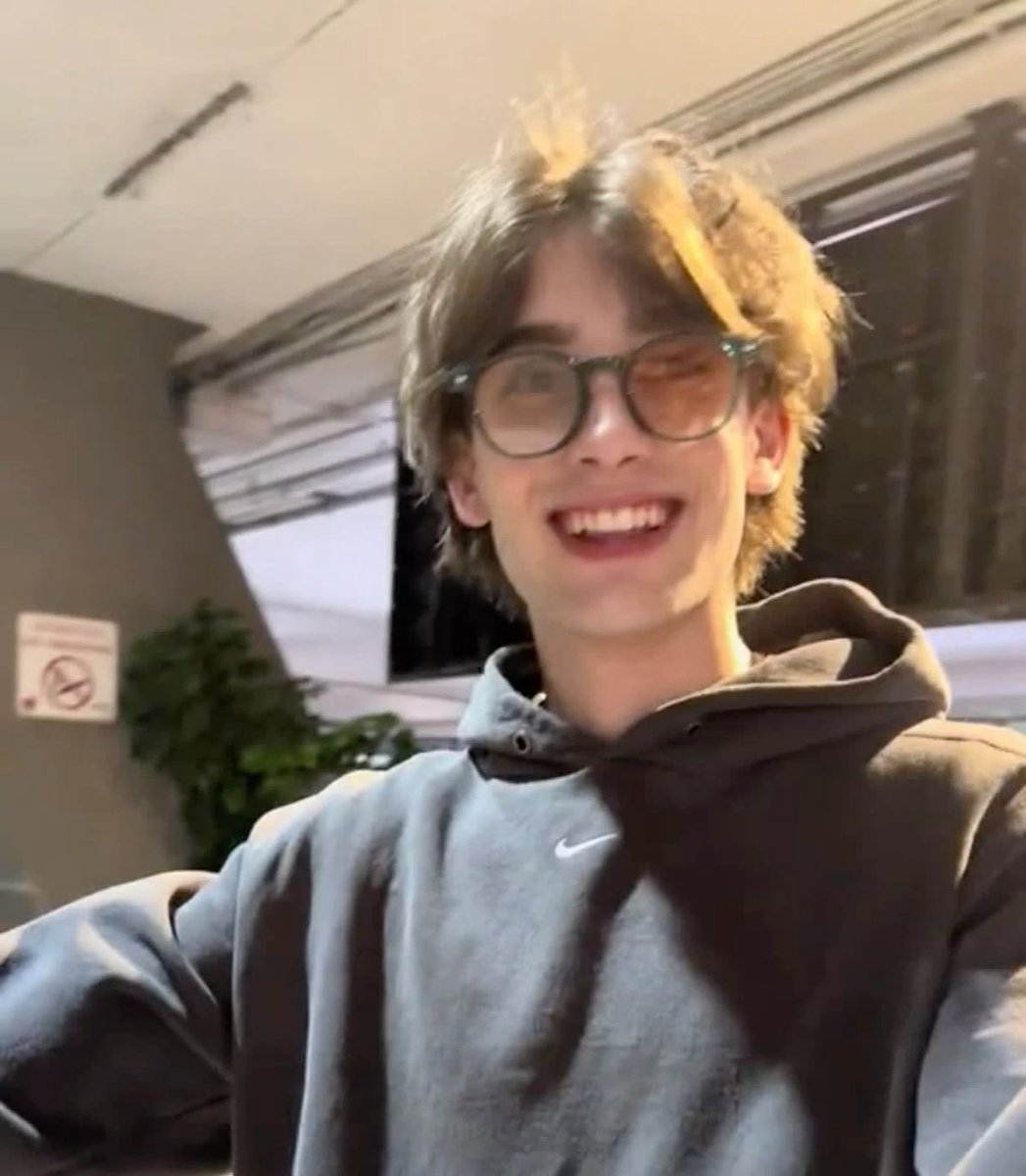 tay loves john SAW KELLS tweet media