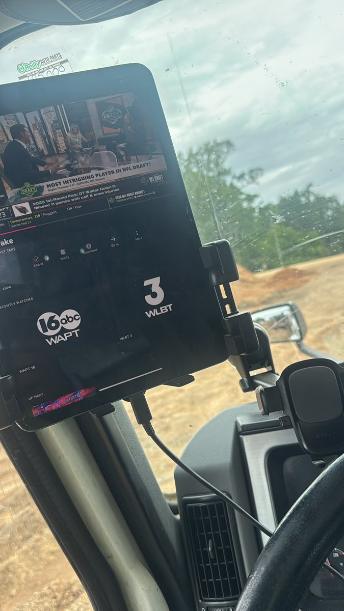 JrBlessed210's tweet photo. Been here since 9am waiting to get loaded… 🙄 https://t.co/uXW0D9t8rx