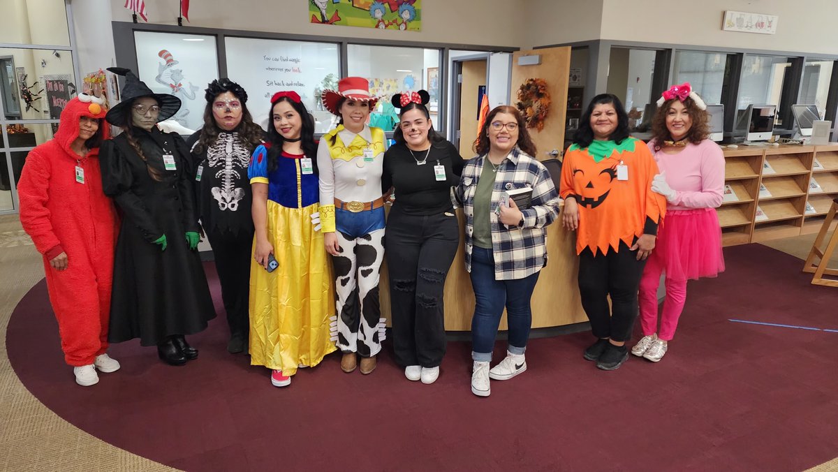 YsletaPKLibrary's tweet photo. Thank you from the bottom of our hearts! There aren’t enough words to fully express how much you mean to our school. 💙❤️ @YsletaPreK  @nadia_dlr  @YISDVolunteers @YISDLibrarySvc https://t.co/W7wqxMihOJ