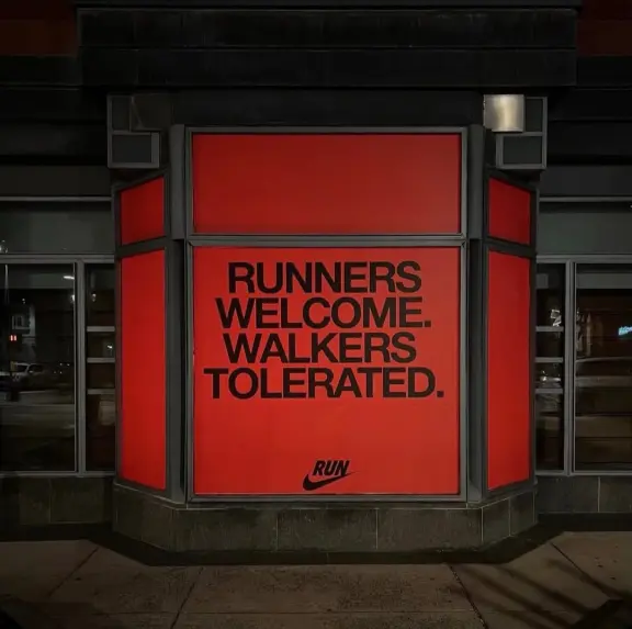 roastbrief's tweet image. @Nike 🏃‍♂️⚠️ withdrew an advertisement in Boston following controversy over the message “Runners Welcome. Walkers Tolerated.” in the context of the Boston Marathon. #Marketing #Inclusion #Branding

Read the note here: bit.ly/492oamK