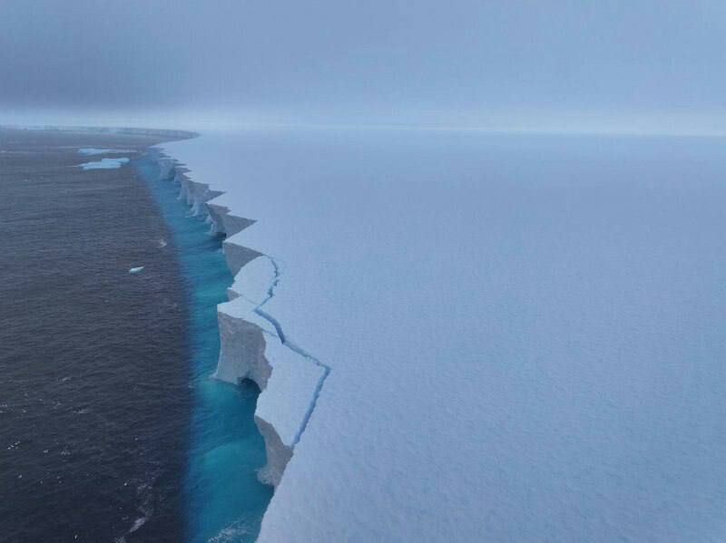 visegrad24's tweet image. The world’s largest iceberg, A23a, has almost completely disintegrated

According to the Arctic and Antarctic Research Institute, the iceberg has lost about 99% of its area: from roughly 1,300 sq. km in January to less than 50 sq. km today. 

It is continuing to drift and rapidly