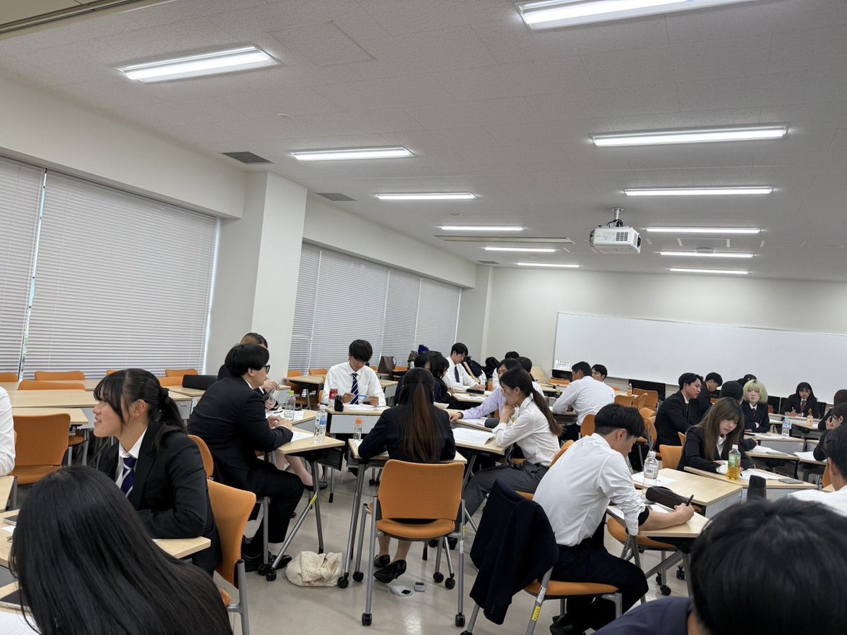 KGhonbu's tweet photo. 【2026年  第1回四私大会議】
開催日時：4月18日(土)
開催場所：立命館大学大阪いばらきキャンパス

関関同立の体育会学生本部員が集まり、四私大会議が行われました。

各大学の特徴を比較しながら、理想の体育会本部の在り方や役割について議論し、自身の役割や今後の行動についても考えました。 https://t.co/lN4IunZEUu