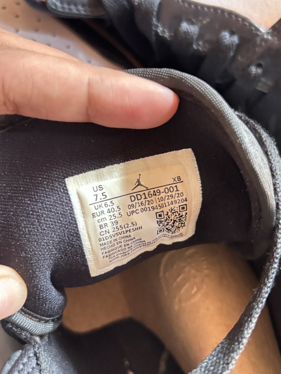 KeRatn43600's tweet image. ส่งต่อ Jorden 1 mid carbon เเท้ 💯 
ซื้อมา 8900 ปล่อยเทไม่ได้ใช้แล้ว 500 รส #ส่งต่อnike #nike #ส่งต่อรองเท้าnike #nikeThailand #รองเท้าผ้าใบมือสอง #ส่งต่อรองเท้า #ส่งต่อรองเท้ามือสอง