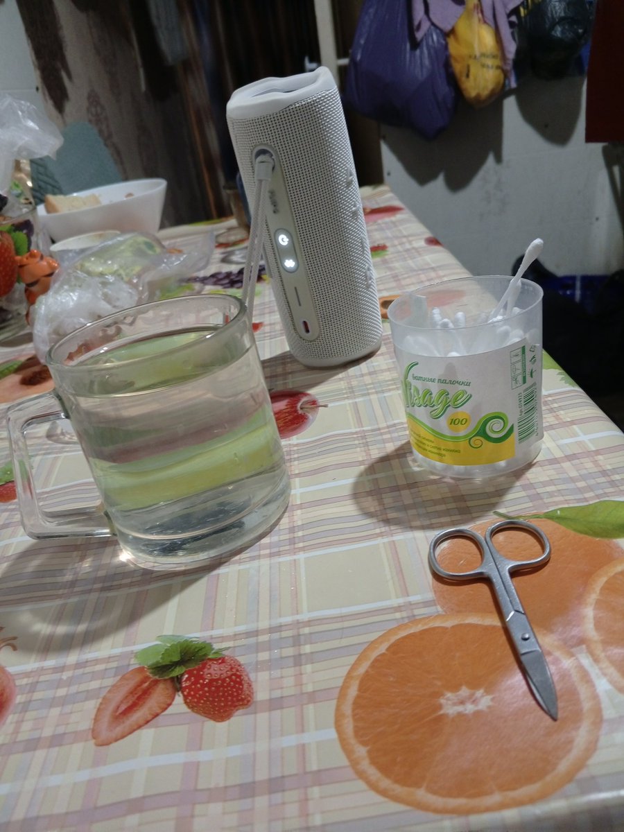 DJFluffLim3's tweet image. 👂🍜🦶I cleaned my ears, trimmed my nails, and ate Borscht Soup with Bread. Bon appetit to those who eat.

#Kitchen #Home #DJFluffLim3