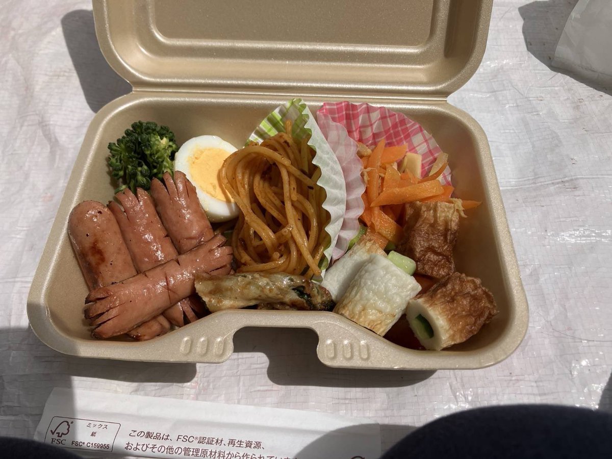 YMCAect's tweet photo. たんぽぽクラブの4月例会！
午前中にはみんなでお弁当を作り、公園でピクニックをしました🍀おかずは冷ます、ポテサラや半熟卵は要注意、といった豆知識もゲットして、しっかり活かして作りました✨
5月の例会も楽しみです！
#茨城YMCA
#ボランティア
#障がい者支援
#学生ボランティア https://t.co/cQ8Ppmrc2s